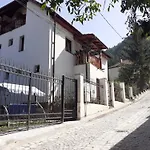 R-House