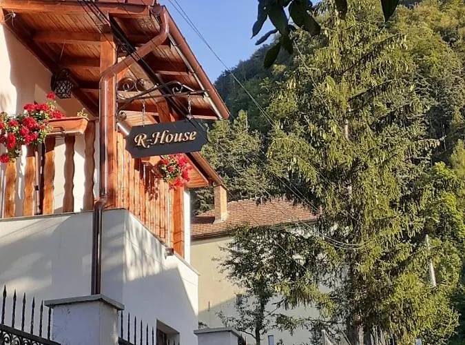 R-House